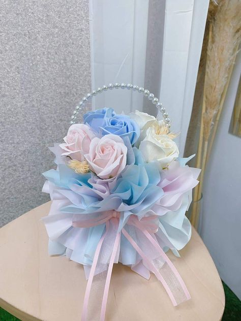 Soap Bouquet. Soap Wrapping Ideas, Soap Wrapping, Soap Bouquet, Lavender Design, Bouquet Wrapping, Diy Bouquet Wrap, Candle Projects, Birthday Balloon Decorations, Bouquet Wrap