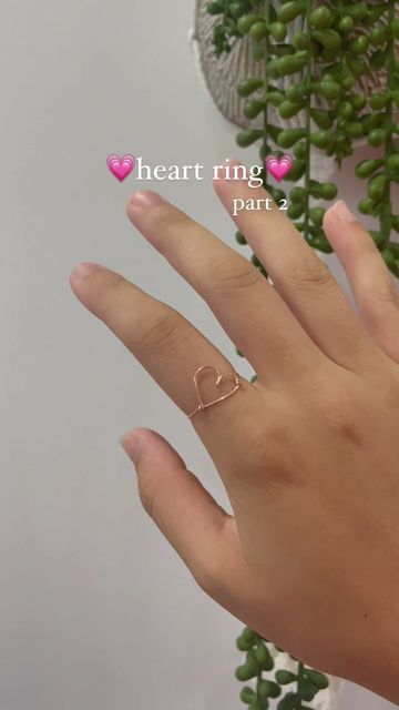 RingsbyChessa on Instagram: "another way to make this cute ring💗" Venus Jewelry, Wire Knitting, Diy Jewelry Rings, Rings Beads, Cute Ring, Diy Jewelry Unique, Bracelet Craft Diy, Bead Charms Diy, Diy Bracelet Designs