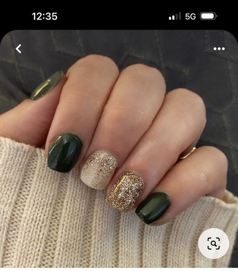 New Years Nail Designs Rose Gold, Acrylic Nail Designs Short Christmas, Simple Holiday Nails Acrylic Coffin, Gelish Nails Colors Designs, Winter 2023 Short Nails, Winter Gel Dip Nails, Trendy Nails Short Square Winter, Early Winter Nails 2023, Green And Gold Sns Nails