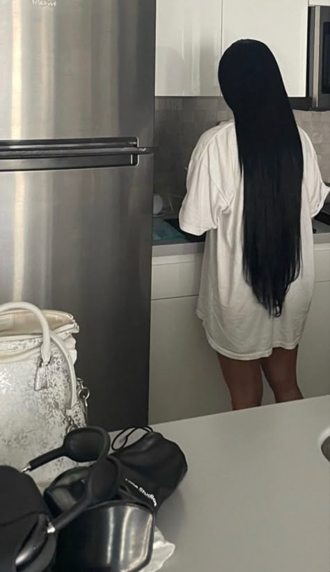 Long Black Hair Aesthetic Faceless, 30 Inch Hair, Black Hair Aesthetic, Long Shiny Hair, Long Black Hair, December 17, Shiny Hair, Pretty Selfies, Insta Photo Ideas