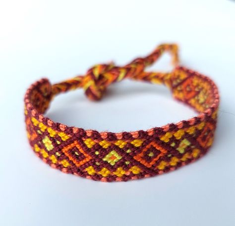 Bracelet made with knotting technique. Total length: 33 cm Length of knotted part: 13 cm Width: 1.4 cm Red Bracelet Patterns, Fall Friendship Bracelets, Orange Friendship Bracelet, Embroidery Thread Bracelets, Frendship Bracelets, Knotting Technique, Friendship Bracelets Easy, String Bracelet Patterns, Autumn Bracelet