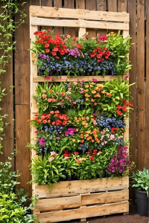 Pallet Yard Art, Planting In Pallets, Diy With Pallets Ideas, Pallet Wall Planter, Pallet Outdoor Projects, Wood Palette Ideas, Pallet Birdhouse, Palate Projects, Pallet Projects Outdoor