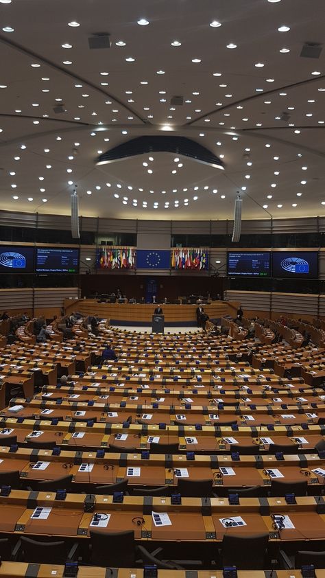 #eu #brussels #parliament #plenum #snap #snapchat #aesthetics #story #streaks Foreign Policy Aesthetic, Politicians Aesthetic, Coordinator Aesthetic, Un Aesthetic, Global Aesthetic, Parliament Aesthetic, Public Affairs Aesthetic, European Parliament Aesthetic, Global Studies