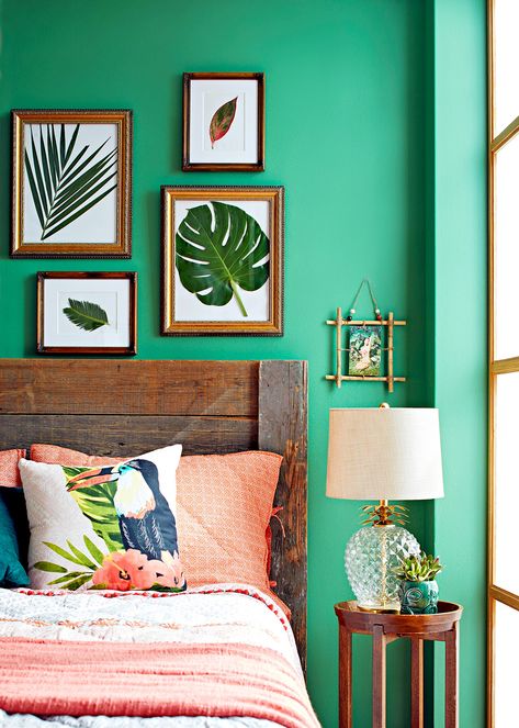 Colorful Bedroom Furniture, Green Wall Color, Diy Projects For Bedroom, Succulent Wall Art, Green Paint Colors, Green Walls, Estantes Flotantes, Green Rooms, Bedroom Green