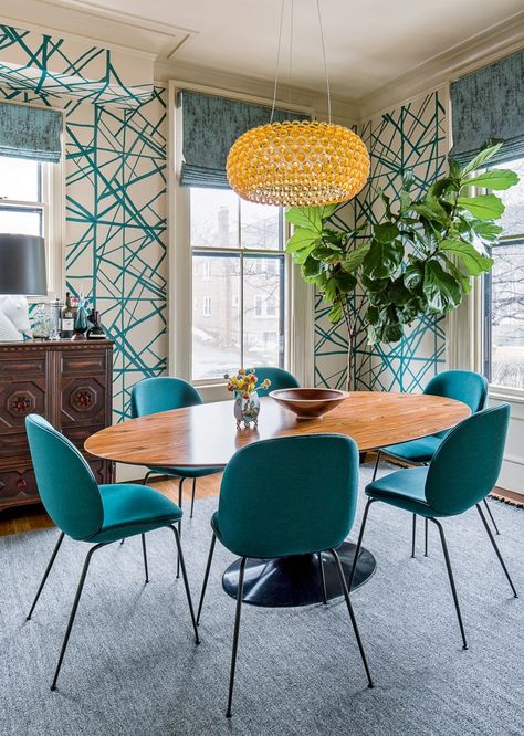 Dining Room Trends, Blue Chairs, Eclectic Dining Room, Eclectic Dining, Dining Room Wallpaper, Dining Room Contemporary, Small Kitchens, Beautiful Dining Rooms, Dining Room Inspiration