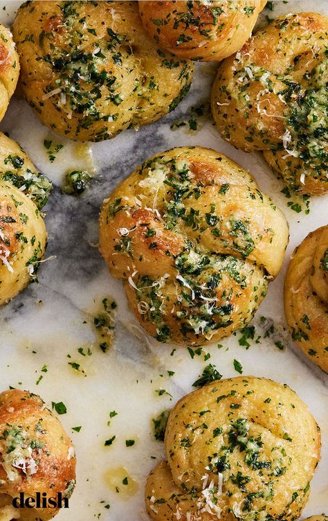 How To Make Garlic Knots Better Than Any PizzeriaDelish Store Bought Pizza Dough, Refrigerated Pizza Dough, Garlic Knots Recipe, Garlic Knots, Christmas Appetizers, Pizza Dough, Appetizers For Party, Appetizers Easy, Salmon Burgers