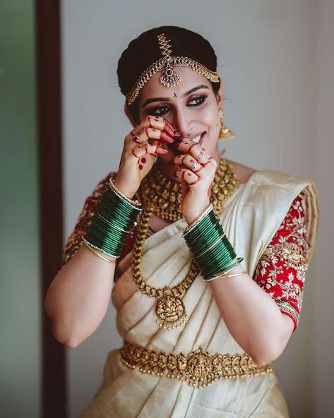 Hair accessories are important for South Indian Brides. It elevates their beautiful long black hair and traditional hairstyles. Save to know about the trending hair accessories! South Indian Bride Head Jewellery, Bridal Head Jewelry Indian, South Indian Hair Jewellery, South Indian Bride Bangles, Red South Indian Saree, Bridal Bangles Wedding South Indian, Trending Hair Accessories, Bridal Makeup Kit, South Indian Engagement