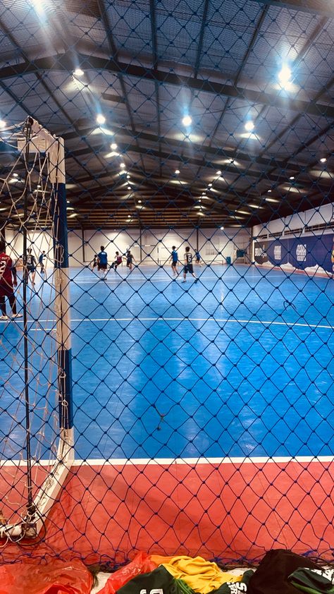 nemenin futsal gabut, kalo gaditemenin dia nya ngambek☺️ Sepatu Futsal Aesthetic, Pap Lapangan Futsal, Futsal Wallpaper, Futsal Aesthetic, Small Stadium, Snooker Room, Flower Vase Arrangements, Vase Arrangements, Wallpapers Vintage