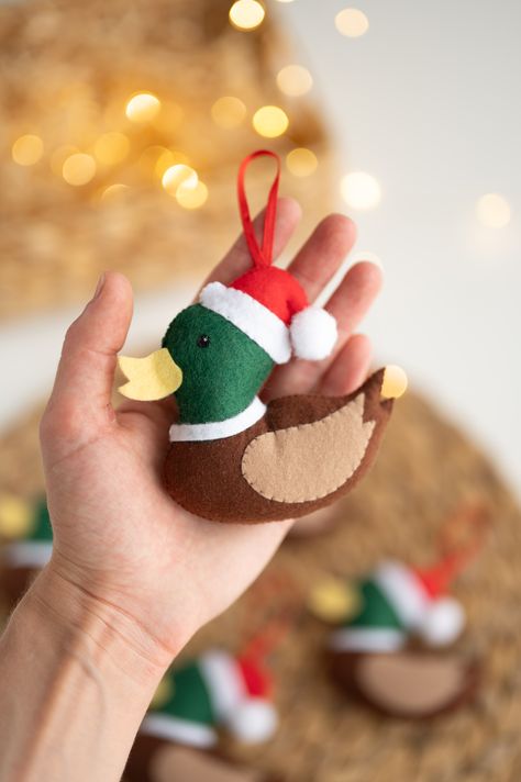 Felt Mallard Duck, Felt Duck Ornament, Hunting Christmas Tree, Felt Duck, Duck Christmas, Duck Crafts, Diy Felt Christmas Ornaments, Craft Christmas Gifts, Duck Ornaments