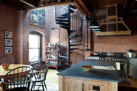 Marcy Harms’ kitchen Warehouse Home Design, Converted Warehouse, Warehouse Home, Industrial Kitchen Design, Home Design Magazines, Apartment Goals, Decor Ikea, Vintage Industrial Furniture, Style Loft