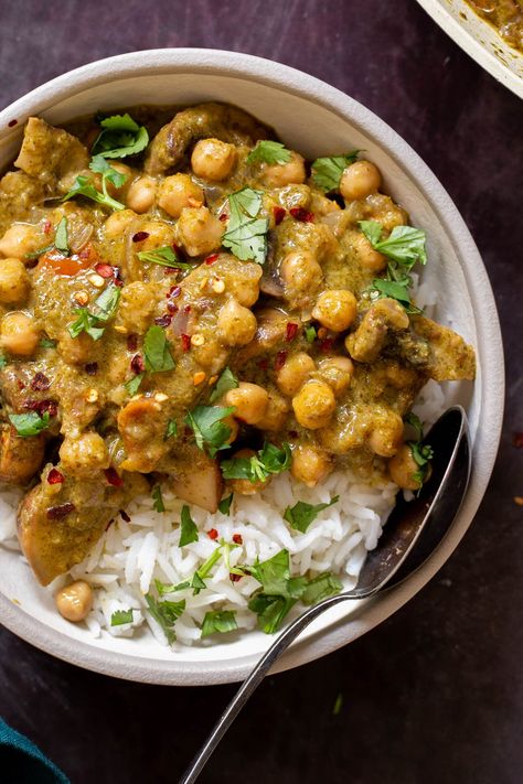 Vegan Curries, Chicken Substitute, Chickpeas Curry, Green Chili Recipes, Meat Replacement, Green Chili Chicken, Whole Spices, Mint Sauce, Milk It