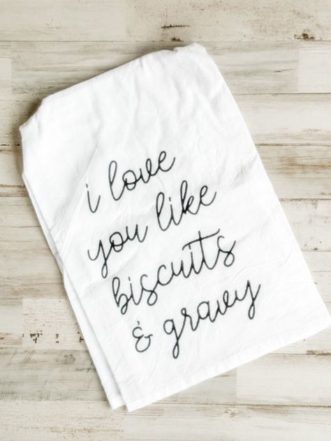 Southern 'I love you like biscuits & gravy' white farmhouse kitchen tea towel Dish Towel Embroidery, Southern Tea, White Farmhouse Kitchen, Tea Towels Embroidery, Cricut Htv, Tea Towels Diy, Funny Tea Towels, Black Funny, Charming Kitchen