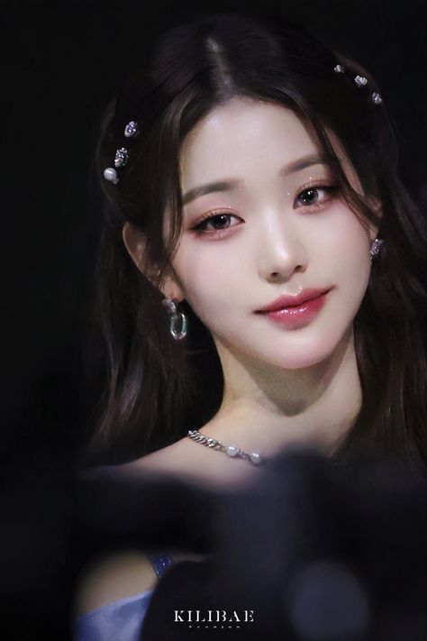 jang wonyoung ive iz*one © kilibae_0913 Wonyoung Eye Makeup, Ive Wonyoung Makeup, Wonyoung Eyes, Wonyoung Selfie, Korean Wedding Makeup, Wonyoung Makeup, Ive Concert, Makeup Cantik, Korean Haircut