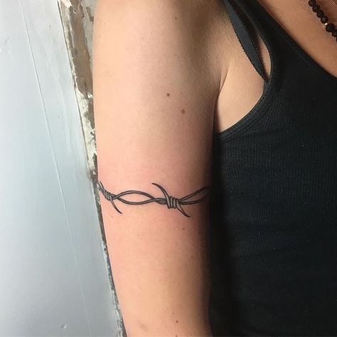 Bob Wire Tattoos Around Arm, Small Tattoos Minimalist, Arm Cuff Tattoo, Barbed Wire Tattoo, Arm Wrap Tattoo, Tattoo Designs Unique, Tattoos Floral, Wire Tattoo, Tattoos Watercolor