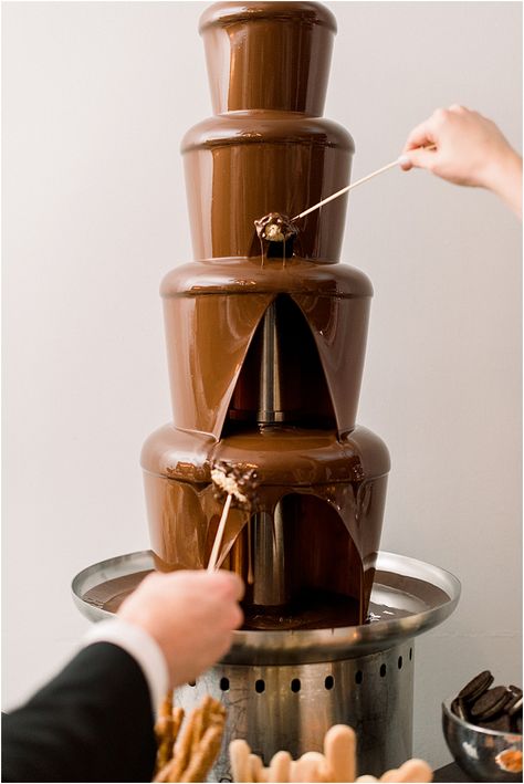 Chocolate Fountain Wedding Display, Chocolate Fountain At Wedding, Chocolate Fountain Aesthetic, Chocolate Fountain Bar Wedding, Chocolate Fountain Ideas, Mud Wedding, Chess Wedding, Chocolate Fountain Wedding, Chess Party