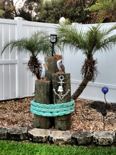 Garden Decor Nautical Yard Landscaping, Beachy Garden Ideas, Nautical Landscaping, Nautical Garden, Nautical Outdoor Decor, Themed Backyard, Beach Themed Crafts, Deco Marine, Nautical Ideas