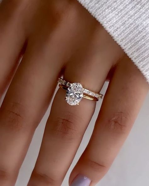 Nuno Rocha on Instagram: "This @diamondboi engagement ring was designed featuring a 1.40 carat oval cut diamond.  The oval cut is an elongated shape with rounded edges, and it has a brilliant cut that maximizes the diamond's fire and sparkle.  I paired it with this beautiful reverse baguette wedding band, a perfect complement. A baguette is a type of diamond cut that features long, slender diamonds that are cut to fit together seamlessly. They have a unique, angular shape that adds visual interest and modern flair to the design. The reverse baguette band creates a smooth and streamlined look that enhances the beauty of the centre diamond.  What do you all think of this pairing ?   Why join the @diamondboi family !  💎 💎 💎  4 Time back to back Top Choice GTA Jeweller winner 2020, 2021 , 2 Wedding Bands To Pair With Oval, Baguette Band With Oval Ring, Oval Diamond Engagement Ring With Baguettes, Emerald Cut Engagement Ring With Baguette Band, Baguette Cut Wedding Band, Wedding Band Oval Solitaire, Oval Engagement Ring With Emerald Wedding Band, Baguette Engagement Ring With Band, Oval Ring With Side Baguettes