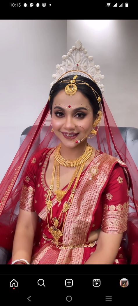 Bengali Wedding Makeup, Bengali Bride Jewelry Gold, Bridal Makeup Bengali, Bridal Bengali Look, Royal Bengali Bridal Look, Simple Bengali Bridal Makeup, Bengali Bride Wedding Look, Bengali Bride Kolka Design, Bengali Bride Gold Jewellery