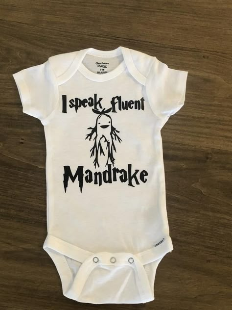 Harry Potter Baby Clothes That Will Release Your Muggle-Born's Inner Wizard Harry Potter Baby Clothes, Harry Potter Onesie, Harry Potter Baby Shower, Cricut Baby, Harry Potter Baby, Baby Projects, Baby Crafts, Baby Things