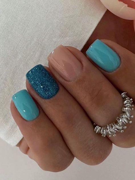 Get ready for your summer nail makeover with these stunning turquoise nails! From subtle to bold, we’ve got you covered! Short Beach Nails Acrylic, Nail Dip Short Nails, Turquoise Manicure Ideas, Spring Gel Polish Nails, Mani Pedi Gel Ideas, Cute Summer Nails Designs Beach, Beach Colored Nails, Turquoise Gel Nails Design, Colored Tip Acrylic Nails