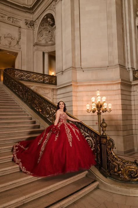 Red Quince Photoshoot, Xv Dresses Red, 15 Photoshoot Ideas, Quinceanera Poses, Quince Picture Ideas, Quince Poses, Quince Photography, Quinceañera Photoshoot Ideas, Quince Photoshoot Ideas