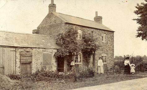 Edwardian cottage with outbuildings Edwardian Cottage, Edwardian England, Found Photos, Thatched House, Edwardian House, Rural House, Vintage Everyday, Photographs Of People, Vintage Life