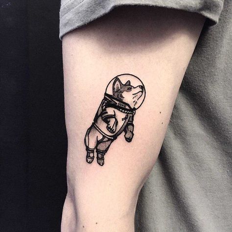 Dog Astronaut, Dog Portrait Tattoo, Puppy Tattoo, Glyph Tattoo, Astronaut Tattoo, Tattoo Minimalist, Triangle Tattoos, South Korea Seoul, Space Dog