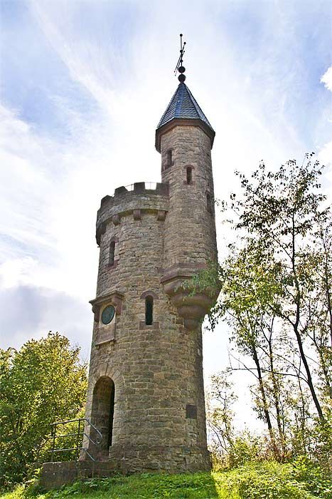 warturm in schaafheim,Germany Watch tower Tiny Castle, Northern Germany, Small Castles, Medieval Tower, Stone Tower, Castle Tower, Medieval Houses, Tower House, Interesting Buildings