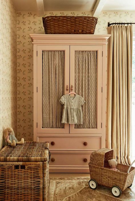 20 Painted Furniture Ideas to Inspire Your Next DIY Project Becca Interiors, Vintage Kids Room, English Country Decor, Kids Bedroom Designs, Kids Bedroom Design, White Oak Floors, Nursery Storage, Decoration Inspiration, Baby's Room