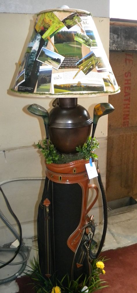 Golf lamp made from golf bag and clubs Golf Furniture, Golf Club Fitting, Golf Crafts, Golf Gadgets, Golf Room, New Golf Clubs, Golf Diy, Best Golf Clubs, Golf Decor