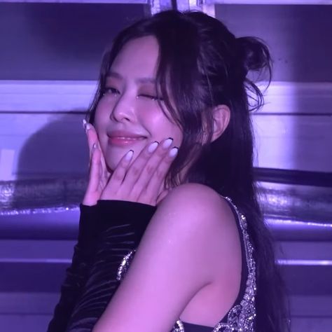 Miss Jennie Kim, Guitar Acoustic, Jennie Icon, Dara Kpop, Blackpink Members, Jen Videos, Jennie Ruby Jane, Jennie Kim Blackpink, Ruby Jane