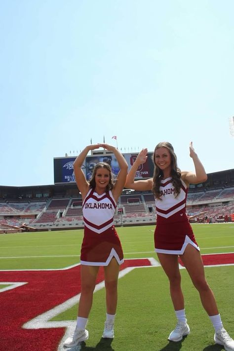 Cheerleading Outfits Aesthetic, Cheerleading Poses, College Cheer, Ou Sooners, Ice Girls, Cute Cheerleaders, Cheerleading Uniforms, Cheer Uniform, Cheer Girl