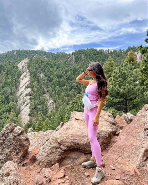 Pink two piece athleisure set on a hiking trip Pink Hiking Outfit, Girls Hiking Outfit, Matching Set Outfit Summer, Outdoorsy Outfit, Day Trip Outfit, Hiking Poses, Pink Athleisure, Trip Outfit Summer, Athleisure Outfits Winter