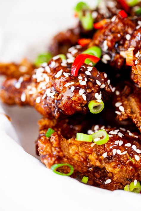 General Tao Chicken, Sweet Spicy Sauce, Crispy Fried Chicken Wings, Tso Chicken, General Tso Chicken, Sweet And Spicy Sauce, General Tso, Korean Fried Chicken, Fried Chicken Wings