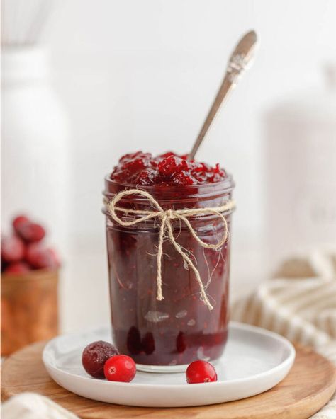 This super simple Cranberry Jam recipe is made with only 3 ingredients! May it be for a savory cheese board or sweet charcuterie board, on top of vanilla ice cream or just with a slice of bread, this homemade jam is perfectly tart and with the ideal amount of sweetness #bestcranberryjamrecipe #cranberriesjamrecipe #cranberryjamrecipe Fruit Preserves Recipe, Cranberry Jam Recipe, Sweet Charcuterie Board, Bacon Cupcakes Recipe, Sweet Charcuterie, Preserves Recipes, Carrot Cake Jam, Peach Freezer Jam, Maple Bacon Cupcakes