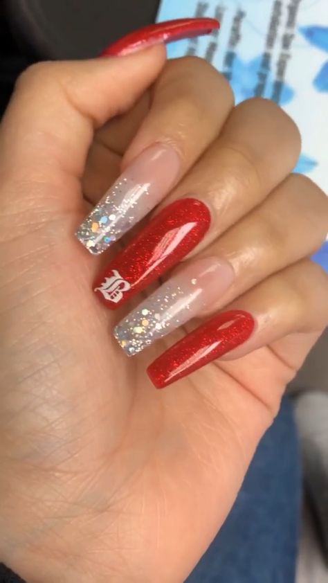 Glitter onbre with red glitter nails plus a english letter (B) Red Nails With A Initial, Red Nails With M Initial, Letter B On Acrylic Nails, Red Nails With J Initial, Red Nails With Letter, Nails With Letter B On Them, Initial B Nails, Initial B On Nails, Nails B Initial