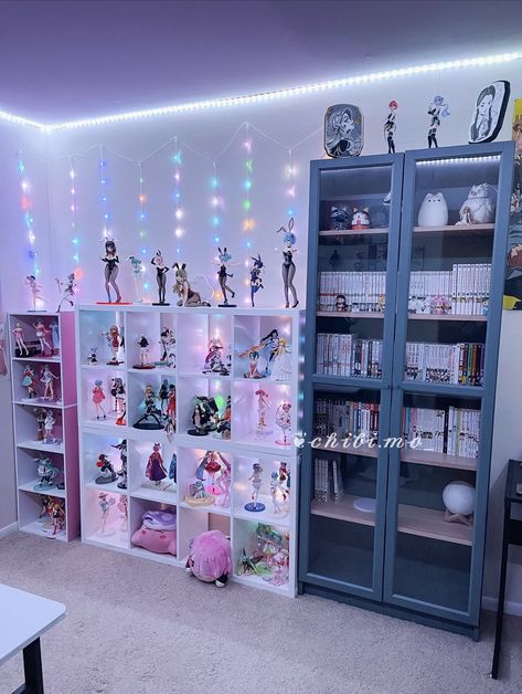 Streamer Room Ideas, Weeb Room Ideas, Cosplay Bedroom, Anime Figure Display, Cosplay Room, Collectors Room Ideas, Manga Shelf, Anime Bedroom Ideas, Anime Bedroom