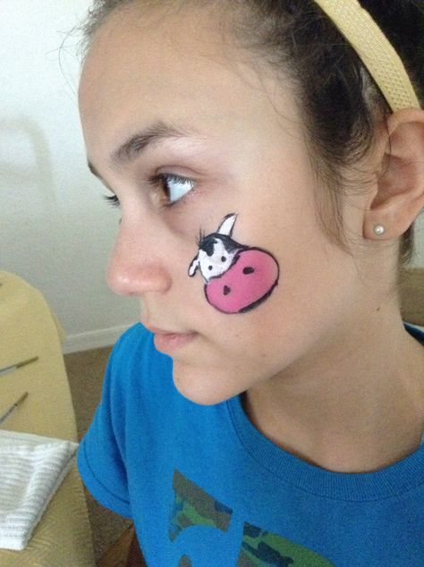 Cow face Farm Face Paint, Farm Animal Face Paint, Cow Face Paint, Pig Face Paint, Cow Costumes, Easy Face Painting Designs, Fairy Face Paint, Fairy Face, Western Ideas