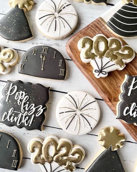 New Years Eve Dessert, Balloon Cookies, Sugar Cookie Cakes, New Years Cookies, Distant Memory, Sugar Cookie Royal Icing, Sugar Cookie Designs, Fancy Cookies, New Years Eve Decorations