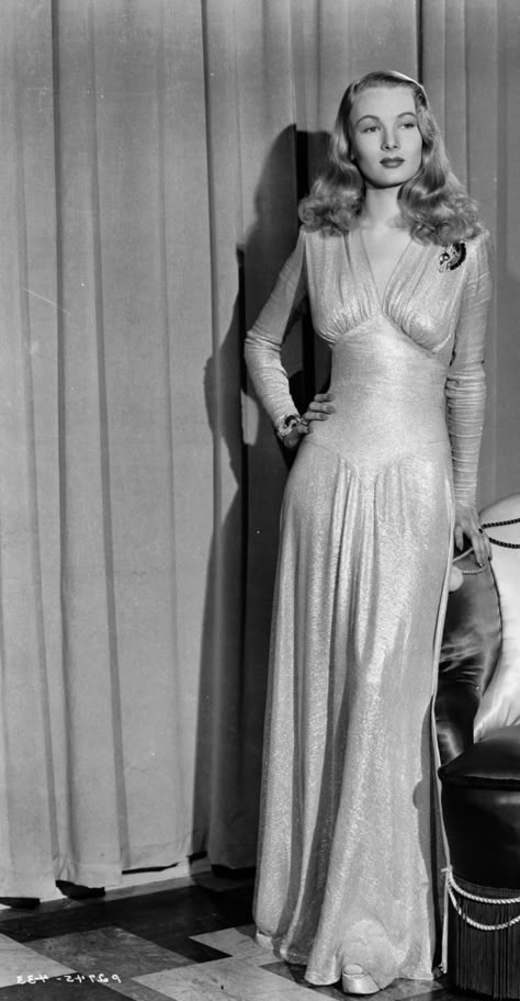 Klasik Hollywood, The Veronicas, 1930s Gown, Jacqueline Bisset, Vintage Hollywood Glamour, Hollywood Costume, Glamour Vintage, Veronica Lake, Carmen Miranda