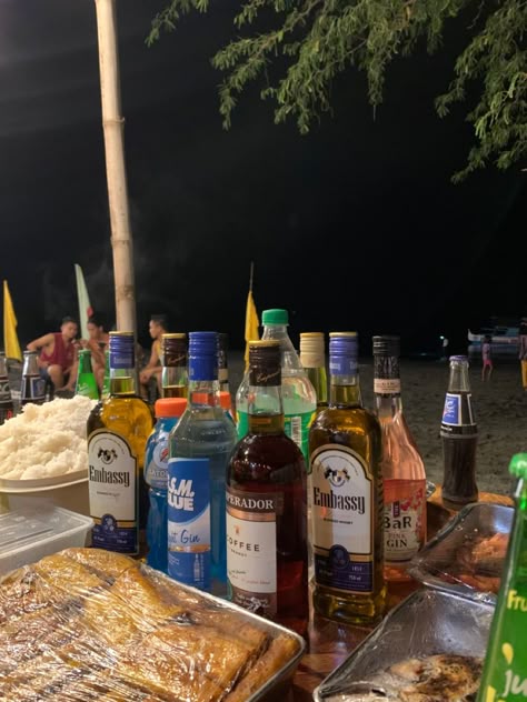 Drinking Alcohol With Friends Prank, Party Drinks Alcohol Aesthetic, Inuman Na Alak With Friends Prank, Alcohol Drinks Aesthetic, Beach Drinks Alcohol, Bar Drinks Aesthetic, Drinks Aesthetic Alcoholic, Gsm Blue Mojito, Drinking Alcohol Aesthetic