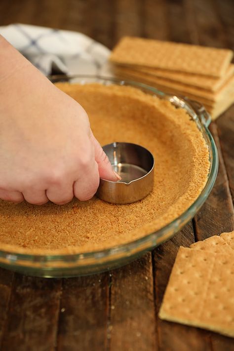 This buttery homemade graham cracker crust is the perfect blend of sweet and salty and is super easy to make. Gram Cracker, Homemade Graham Cracker, Sweet Or Salty, Gram Crackers, Homemade Crust, Gluten Free Graham Crackers, Homemade Graham Cracker Crust, Graham Cracker Crust Pie, Gluten Free Crackers