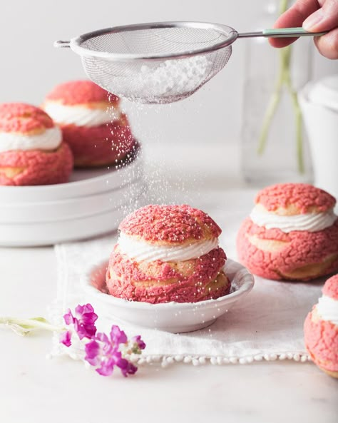 Choux Recipe, Choux Cream Puff, Pink Recipes, Pink Pastry, Choux Craquelin, Choux Cream, Choux Buns, Sugar Dough, Raspberry Rose