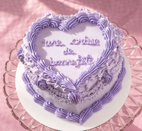 Have A Beautiful Weekend, Heart Birthday Cake, Bolo Vintage, Sweet Sixteen Cakes, Purple Cakes Birthday, Heart Shaped Cake, 13 Birthday Cake, Vintage Birthday Cakes, Heart Cakes