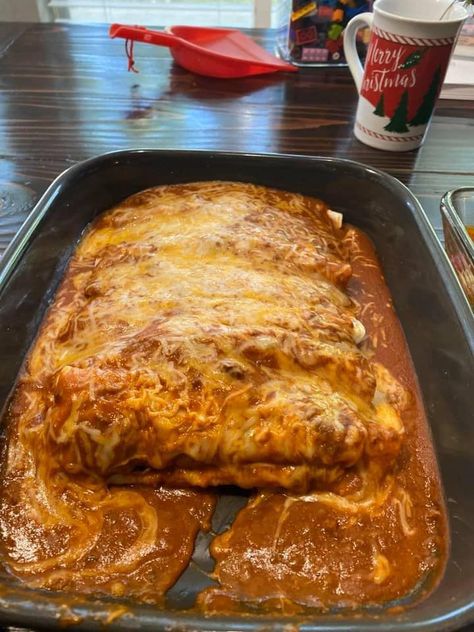 Homemade Enchiladas Rojas - Easy DIY Recipes Enchiladas Rojas, Cream Cheese Chicken Enchiladas, Vegetarian Enchiladas, Tamale Recipe, Homemade Enchilada Sauce, Homemade Enchiladas, Hearty Chicken, Cream Cheese Chicken, Shredded Beef