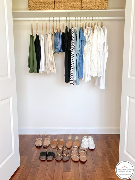 See everything in my 29-Piece Summer 2021 capsule wardrobe! Included are a black tee, Boden striped tee, Loft ruffle sleeve top, flutter sleeve top, Talbots chambray top, Madewell white short sleeve shirt, graphic tee, linen pants, J. Crew seaside pants, culottes, wide leg pants, crop flare jeans, shorts, denim shirts, slide sandals, huarache shoes, sneakers and stud sandals. #loveloft #everydaymadewell #jcrewstyle #samedelman #stevemadden #inmynisolos Minimalist Wardrobe Essentials Summer, Simple Summer Capsule Wardrobe, Capsule Wardrobe Trendy, Summer Time Capsule Wardrobe, Cool Summer Wardrobe Capsule, Minimal Summer Wardrobe, 2023 Summer Capsule Wardrobe, Tropical Capsule Wardrobe, Minimize Wardrobe