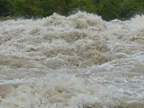 In May this year, 31 people died during flash flooding in Texas and Oklahoma. In September, 16 were killed in Utah from flash flooding. These disasters are finally waking people up to what a serious risk flash flooding is. If you live in a flood zone – which could be almost any lowland area – … Free State, River Park, North Park, Xiamen, Severe Weather, Mozambique, Tibet, West Virginia, Cape Town