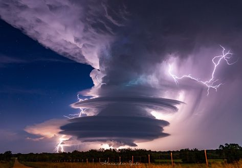 Electric #supercell #thunderstorm near Ada, #Oklahoma by @spahn711. Taken on September 23, 2023 ⚡ Follow @xWxClub for more #storm photos… | Instagram