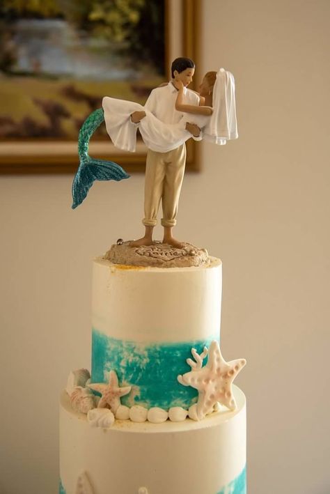 Siren Wedding Aesthetic, Aesthetic Beach Wedding, Mermaid Wedding Theme, Mermaid Theme Wedding, Dream Beach Wedding, Sea Wedding, Beach Wedding Cake, Funny Birthday Cakes, Mom Wedding