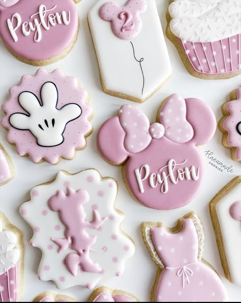 Pink Minnie Mouse Cookies, Biscotti Minnie, Mini Mouse Cookies Royal Icing, Minnie Birthday Cookies, Minnie Mouse Royal Icing Cookies, Minnie Mouse Decorated Cookies, Minnie Cookies Decorated, Minnie Mouse Cookies 2nd Birthday, Mickey Mouse Sugar Cookies